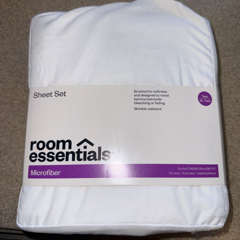 Room Essentials White Sheet Set, Twin/XL Twin, Microfiber, Brand New